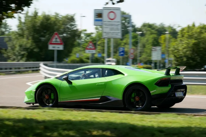 6. Test de manejo con Lamborghini Huracán. Foto - @sxpercars.de (Instagram)