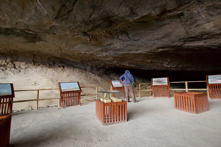 7. Exposición en la Cueva del Milodón. Foto - Fundación Áreas Protegidas Chile (Expedia)