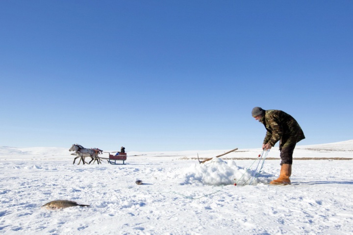 7. Pescador y carreta en el lago Çıldır. Foto - Archivo Turkish Airlines