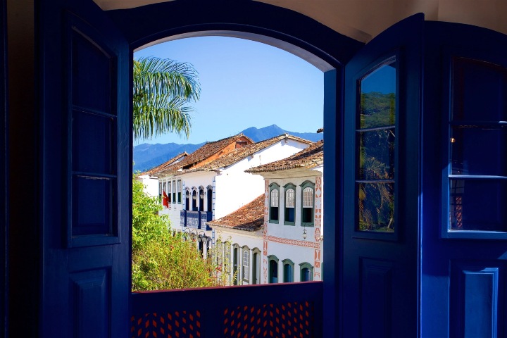 8. ventana con vista a calle de Paraty. Foto - Brasil (Expedia)