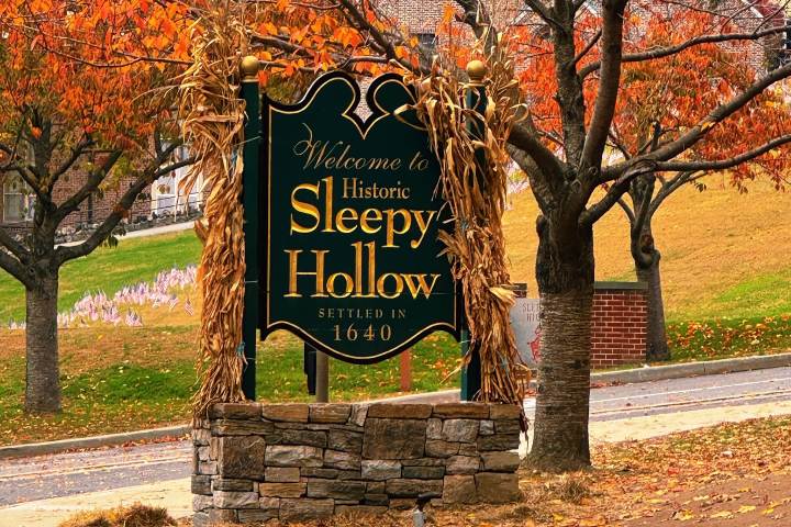 9. Entrada a Sleepy Hollow. Foto - @sleepyhollowspellbound (Instagram)