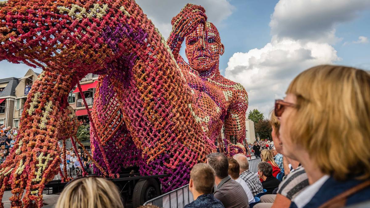 BLOEMENCORSO BOLLENSTREEK. Foto - Trouw