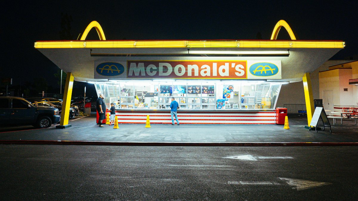 EL MCDONALD'S DE DOWNEY. Foto - Nolan Gorniak (Unsplash)